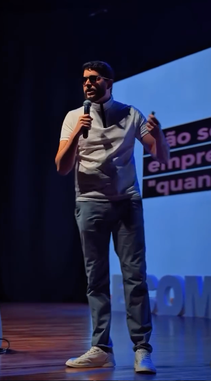 Felipe Zanoni no palco